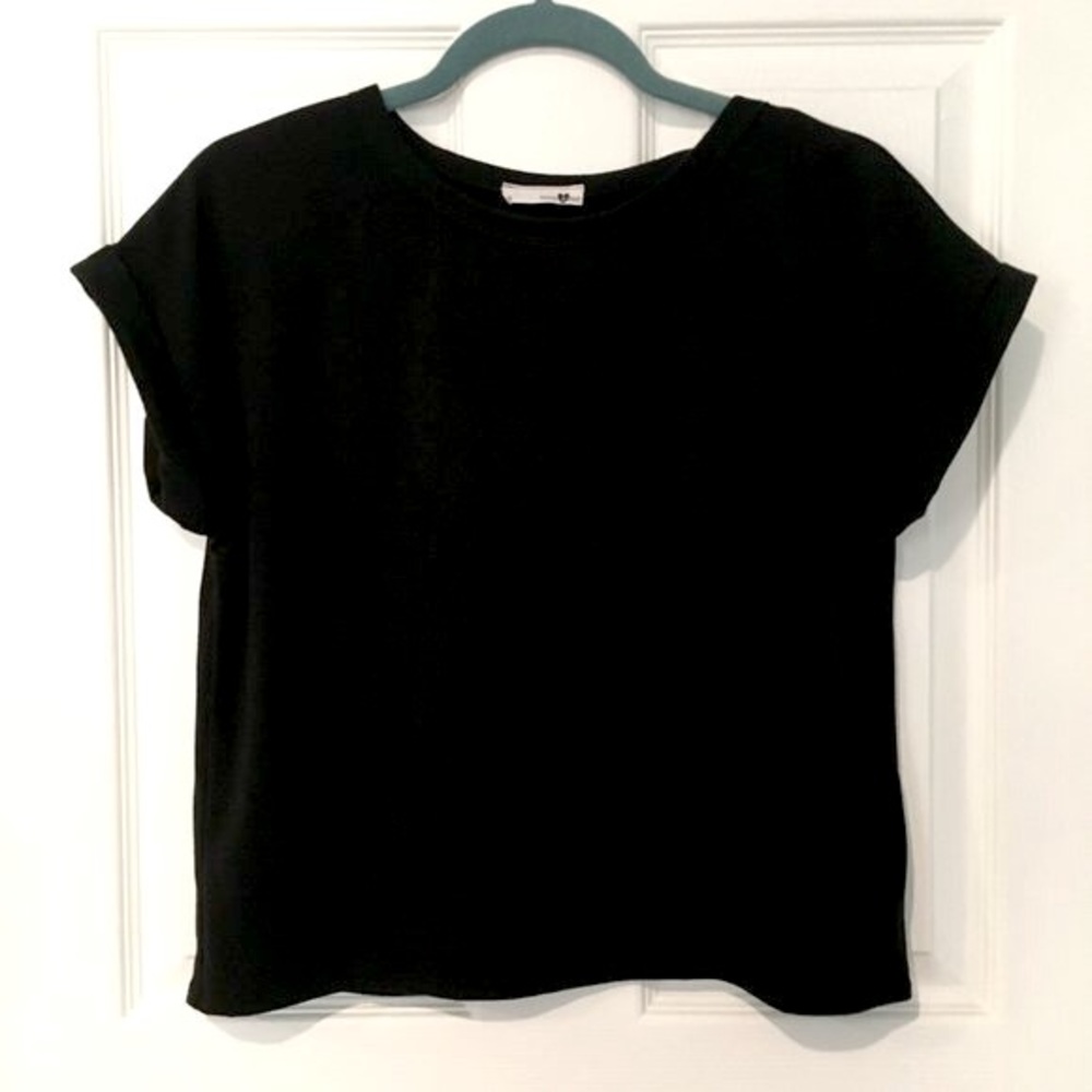 Mady & Nell Black Short Sleeve Cropped Tee